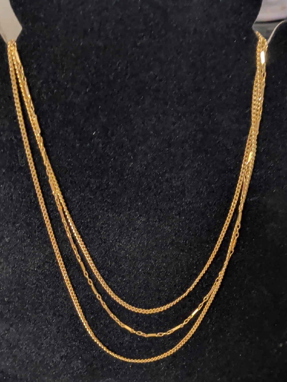 Layered Gold-Tone Women's‎ Necklace - Elegant Multi-Chain Design